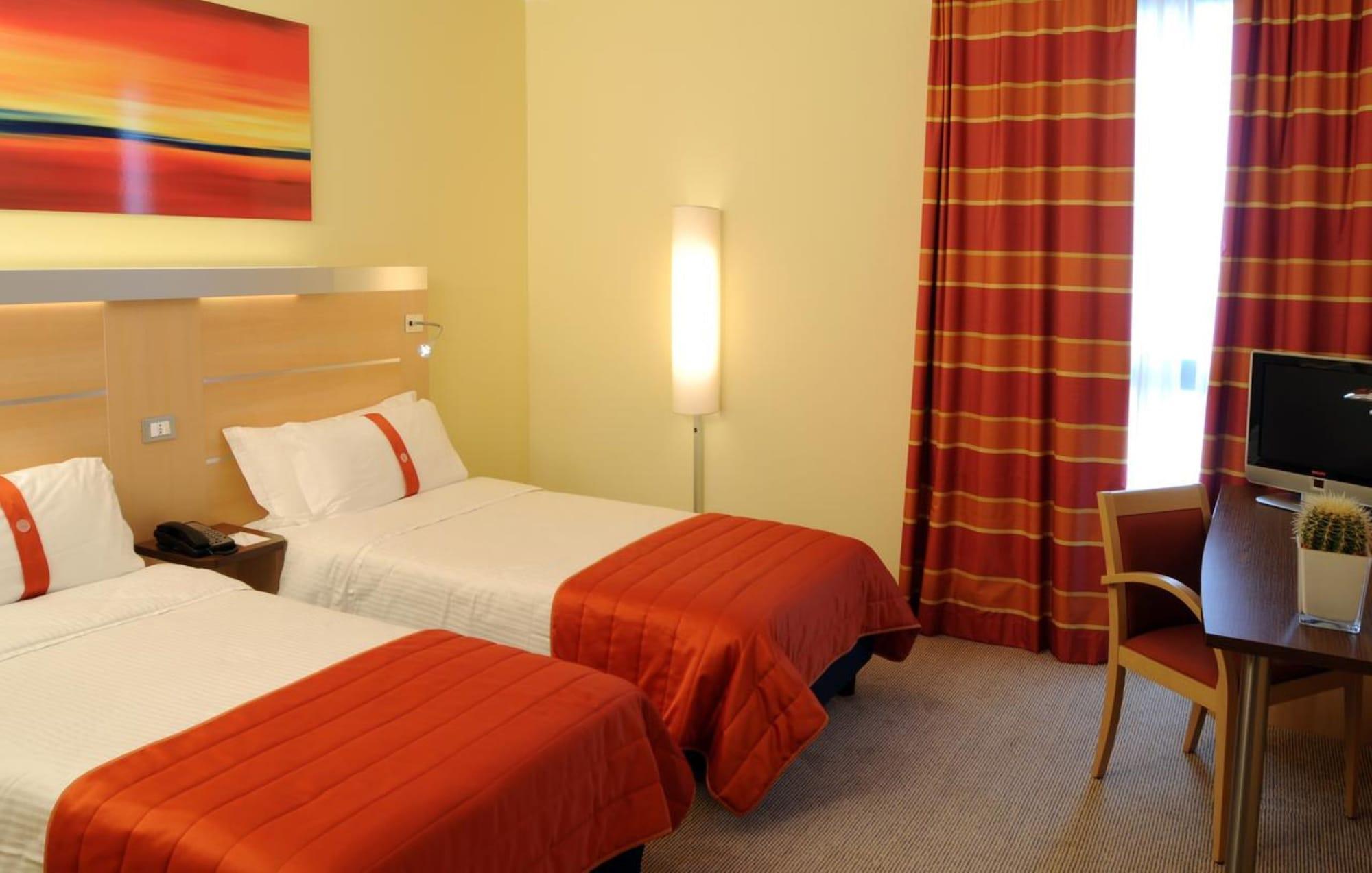 Idea Hotel Milano San Siro Exterior foto A room at the Holiday Inn in Athens
