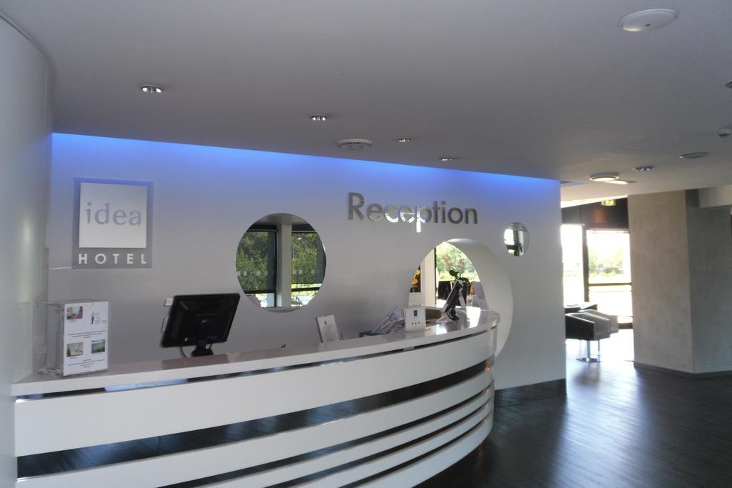 Idea Hotel Milano San Siro Exterior foto Reception desk of a modern hotel