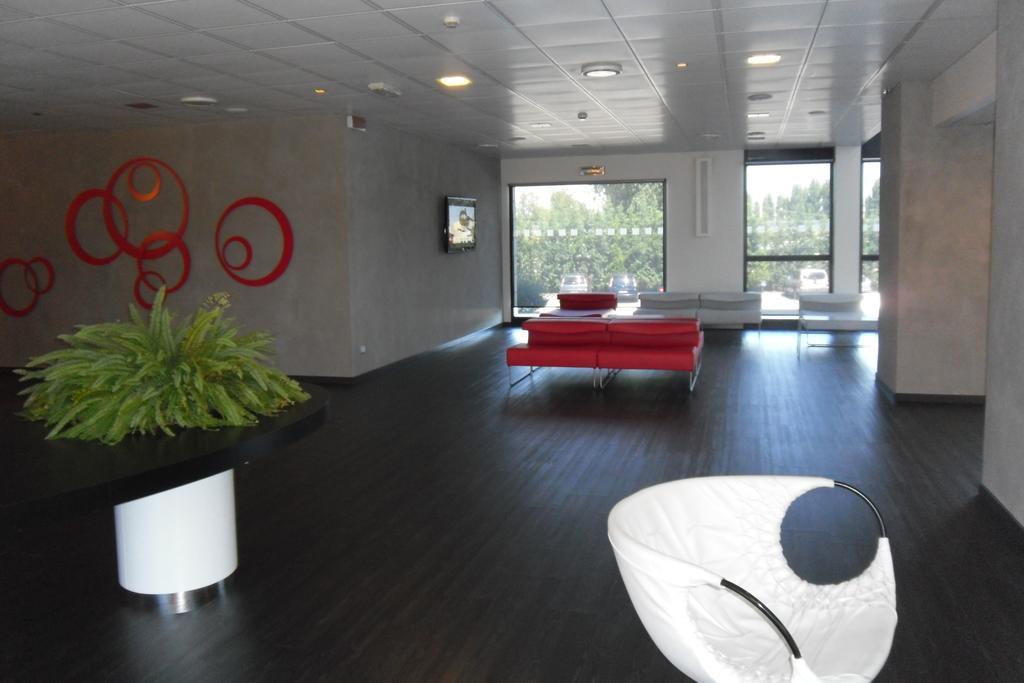 Idea Hotel Milano San Siro Exterior foto Interior of the building