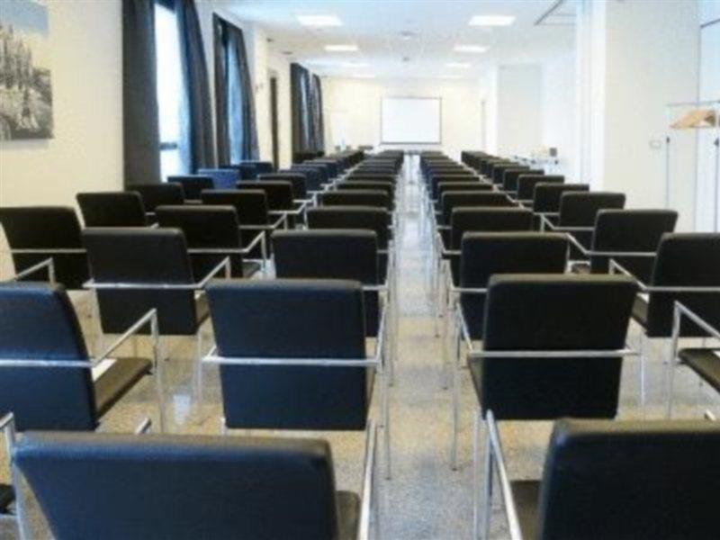 Idea Hotel Milano San Siro Exterior foto The conference hall of the hotel