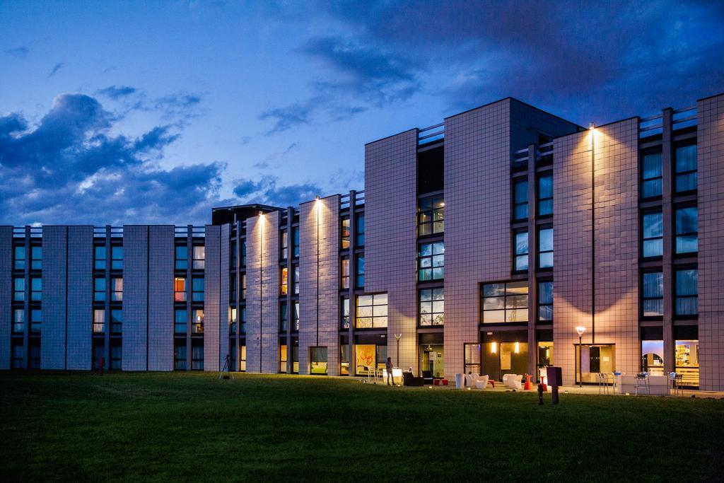 Idea Hotel Milano San Siro Exterior foto The main building of the hotel