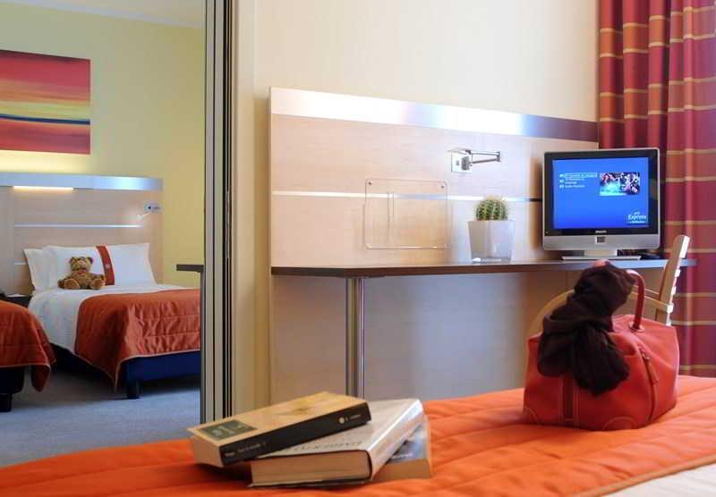 Idea Hotel Milano San Siro Exterior foto A room at a hotel